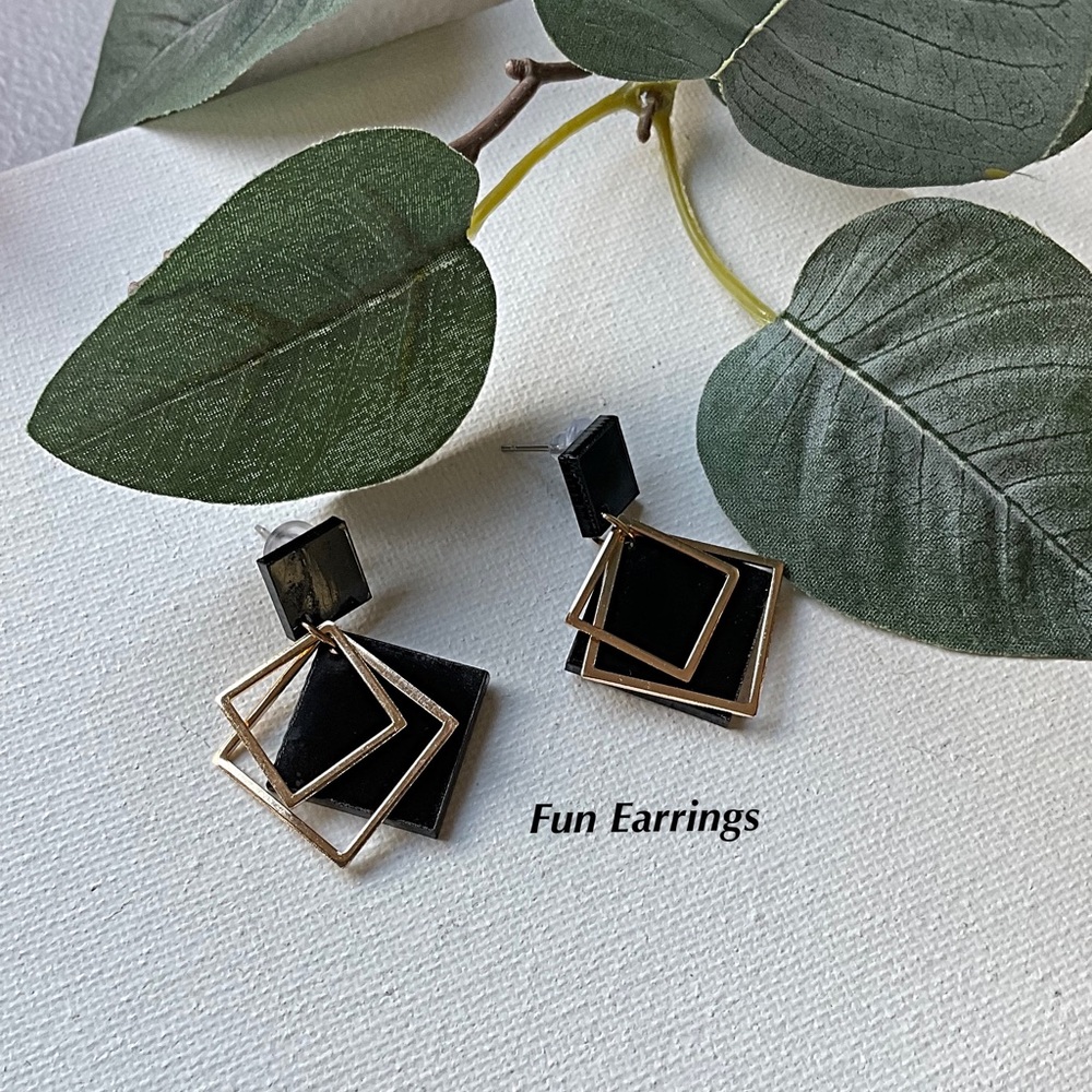 Earrings Layers of Gold Squares Dangling. Unique Geometric Design Earring’s